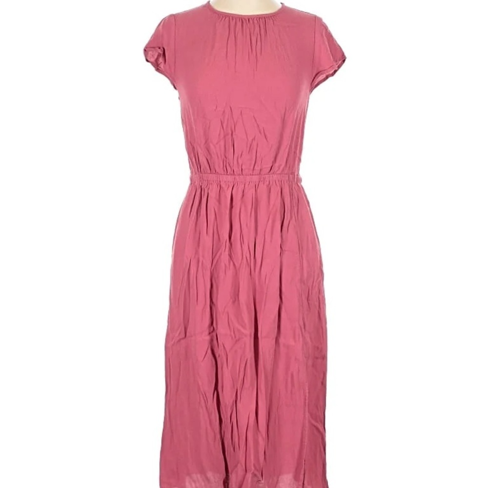 Pink Rayon Dress. Defined waist. Short sleeve.